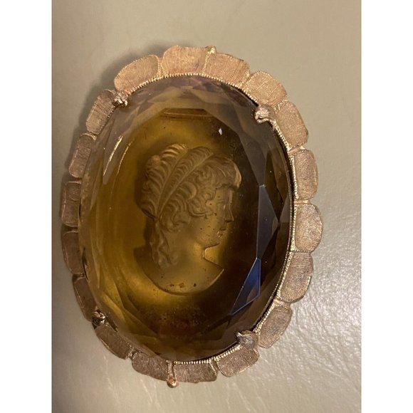 1960's Cameo Reverse Cut Glass Gold Tone Scalloped Edge Brooch Vintage - Picture 2 of 7